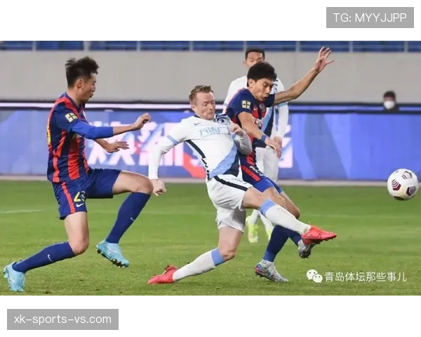 比赛中球员受伤倒地，裁判为何有时不停止比赛？