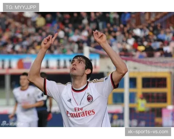 卡卡回撤接应主导进攻，关键战爆发撕开防线